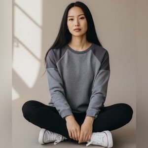 Lou & Grey - Two Tone Crewneck with Zipper Back sz Small